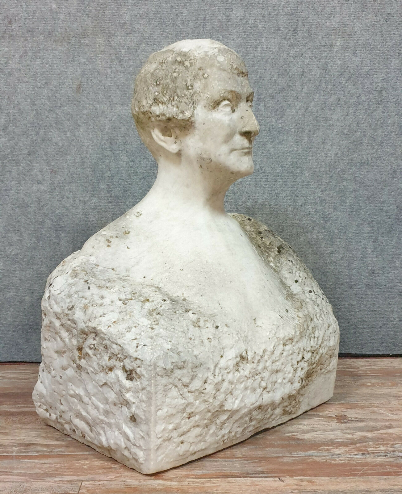 Marble statue depicting a gentleman of the nineteenth century