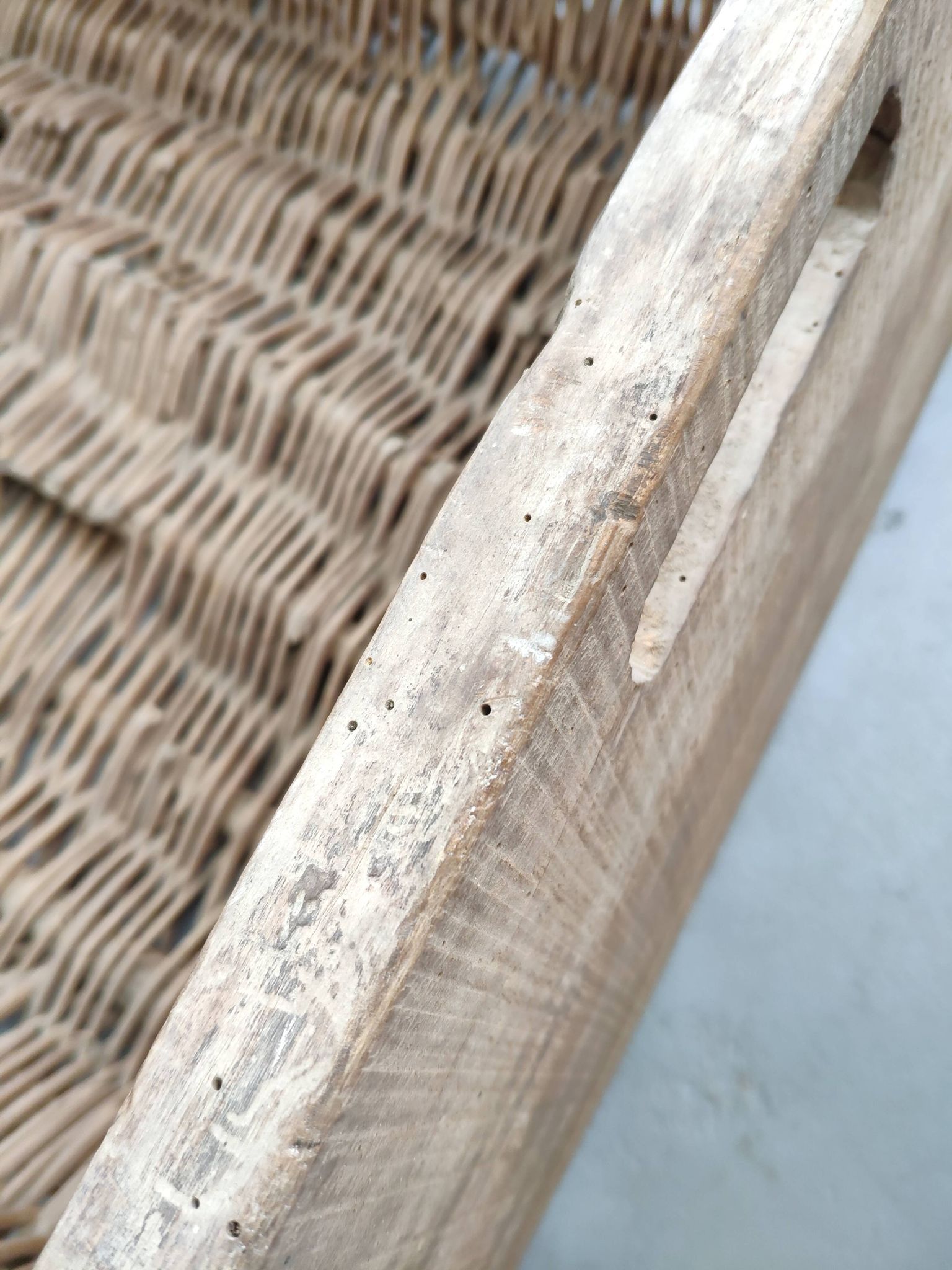 Lot de 2 anciens grands paniers à bûches bois et osier
