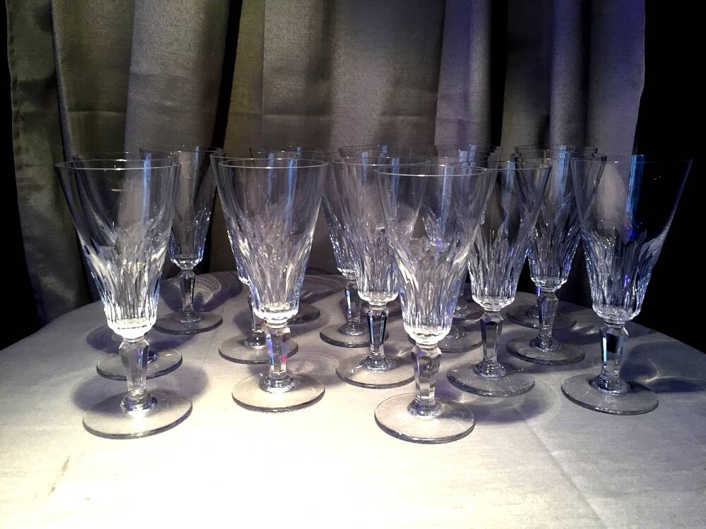 Suite of 16 champagne flutes in baccarat crystal carcassonne model