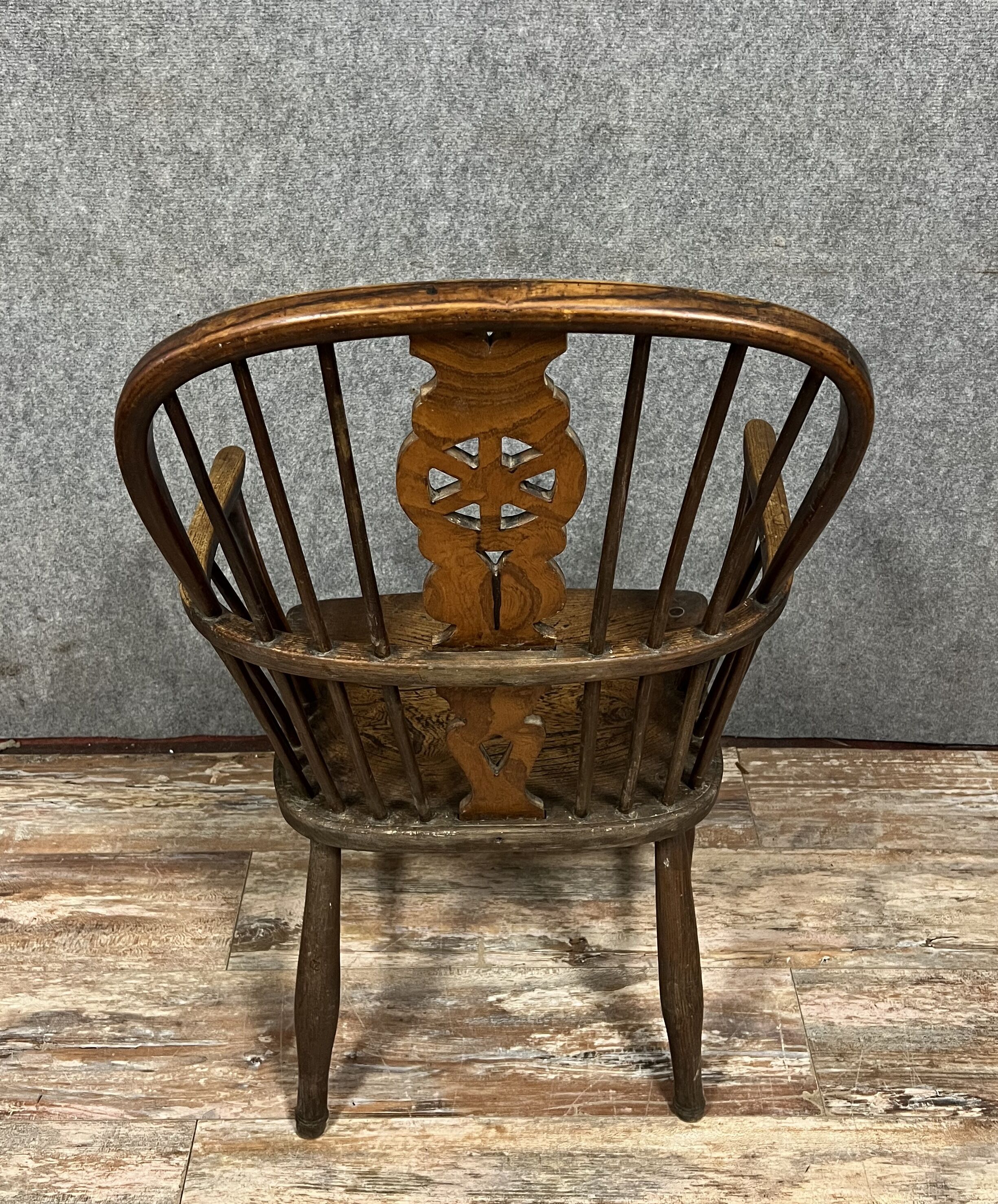 Old Windsor armchair in solid oak