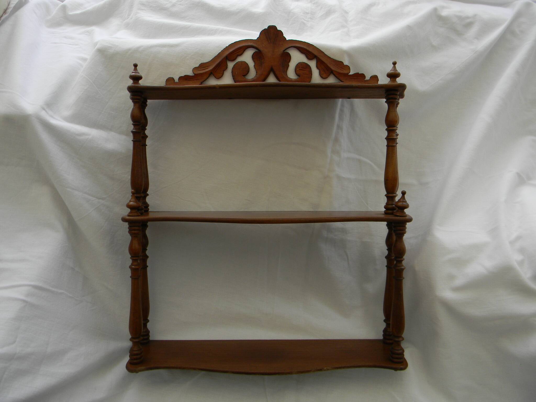 Antique mahogany shelf, 19th century.