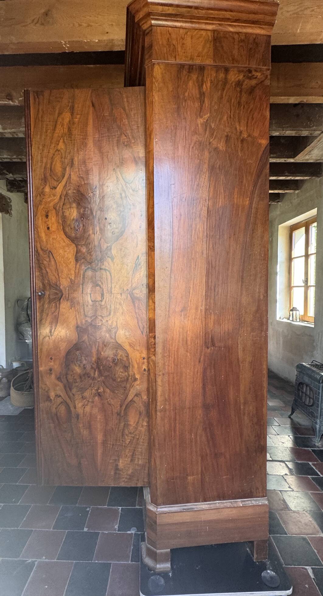 Antique Louis-Philippe wardrobe in walnut burl