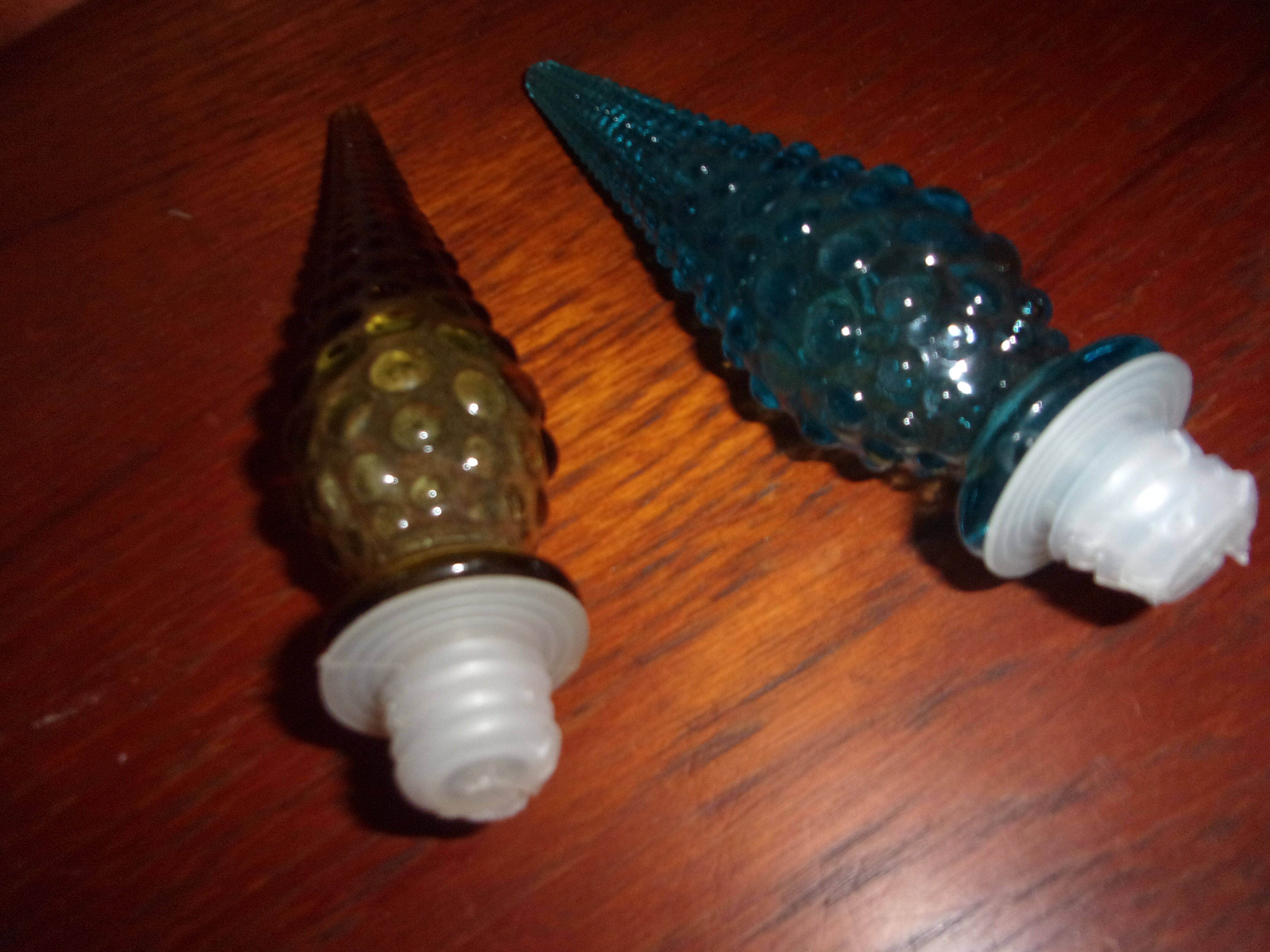 Lot de 2 bouteilles carafes bullées  1960
