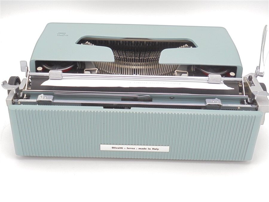 Machine à écrire Olivetti Lettera 32