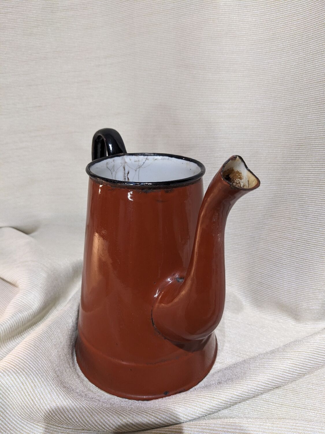 Enameled carafe