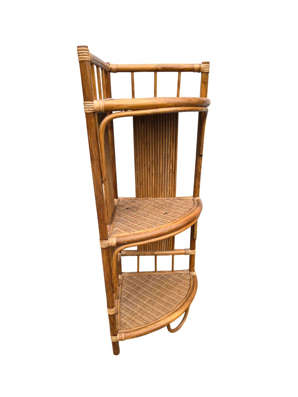 Etagère d'angle en rotin