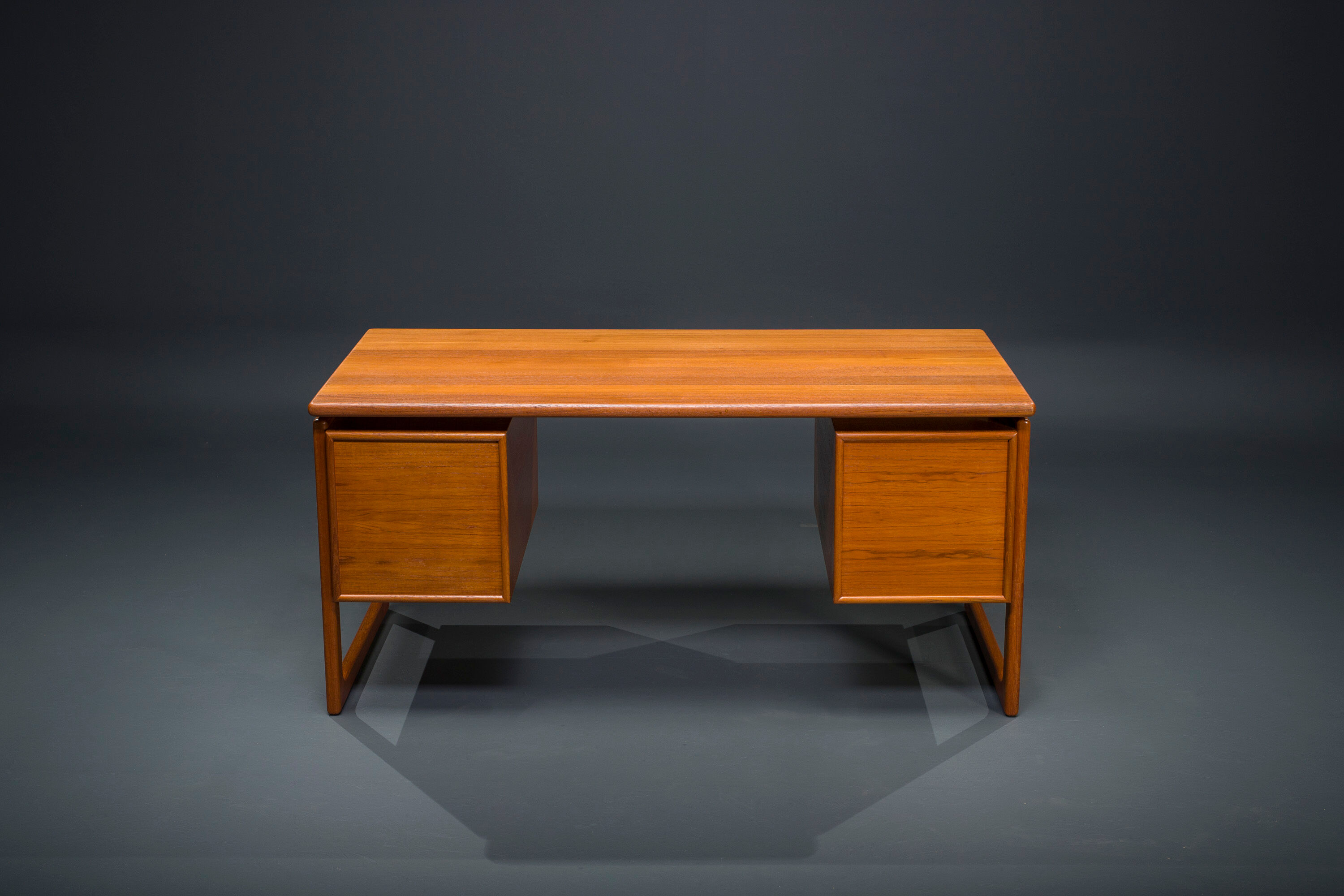 Mid-Century Teak Freestanding Desk from GV Møbler, 1970s
