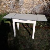 Table in formica