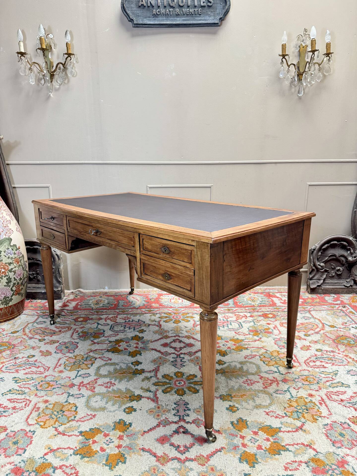Walnut desk in Directoire style, 19th century.