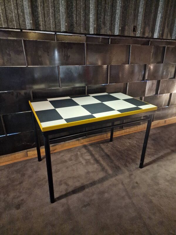Table design dans le goût de Le Corbusier