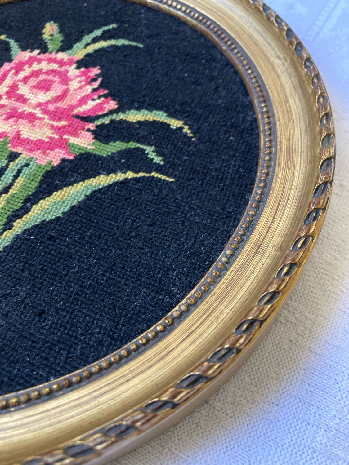 Set of 3 round frames with cross-stitch flowers