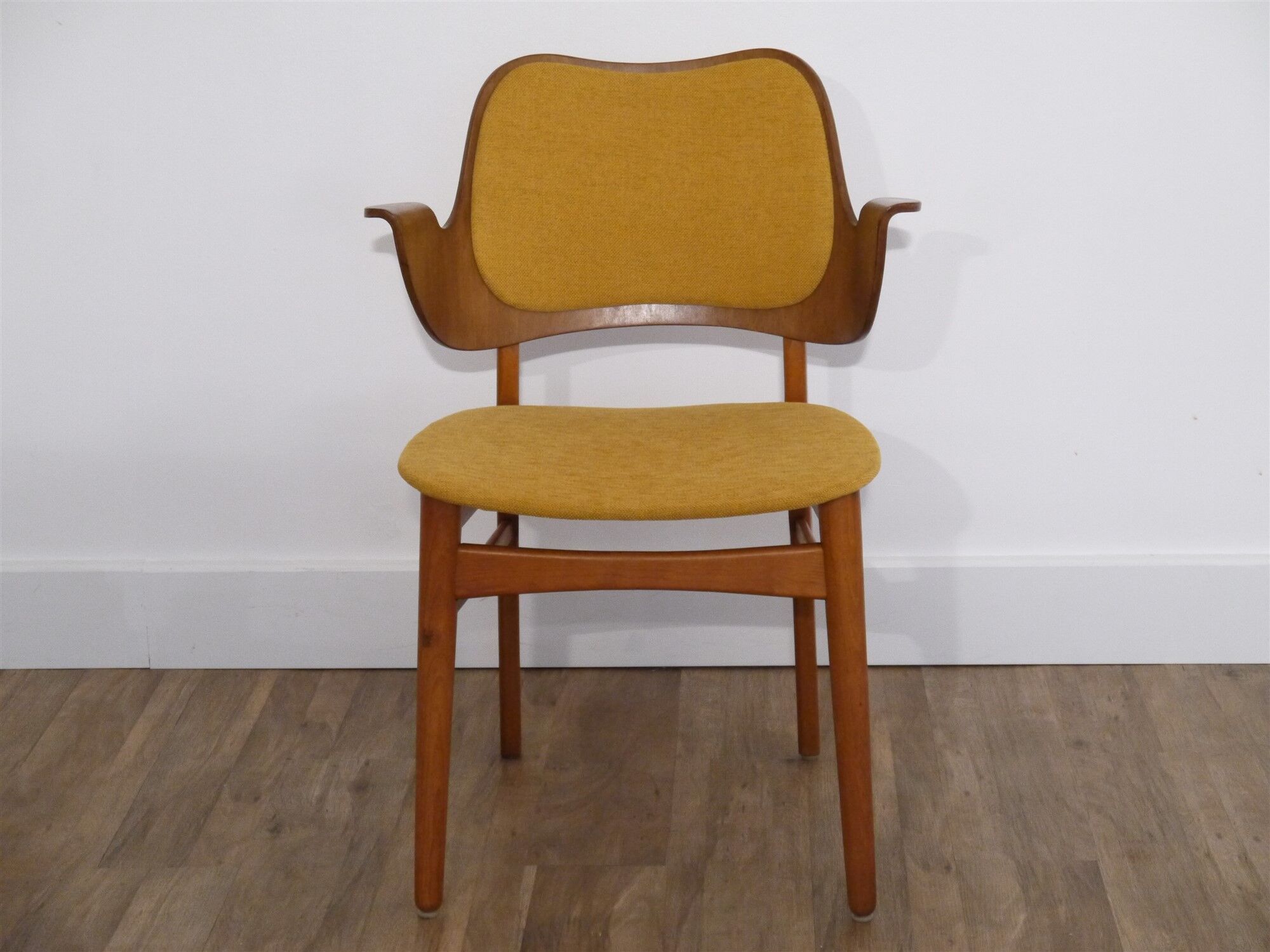 Model Danish Chair 107 by Hans Olsen 1960