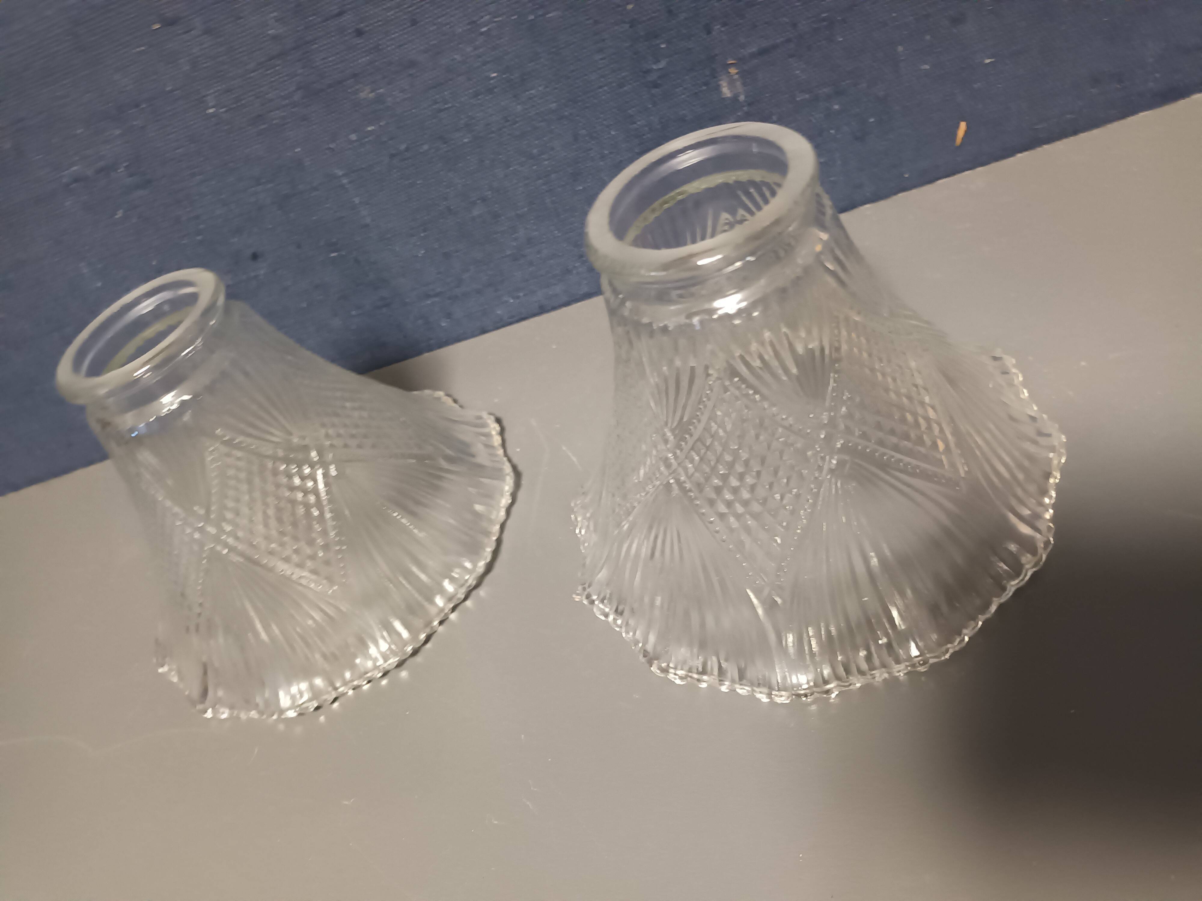 Tulip chiseled white glass