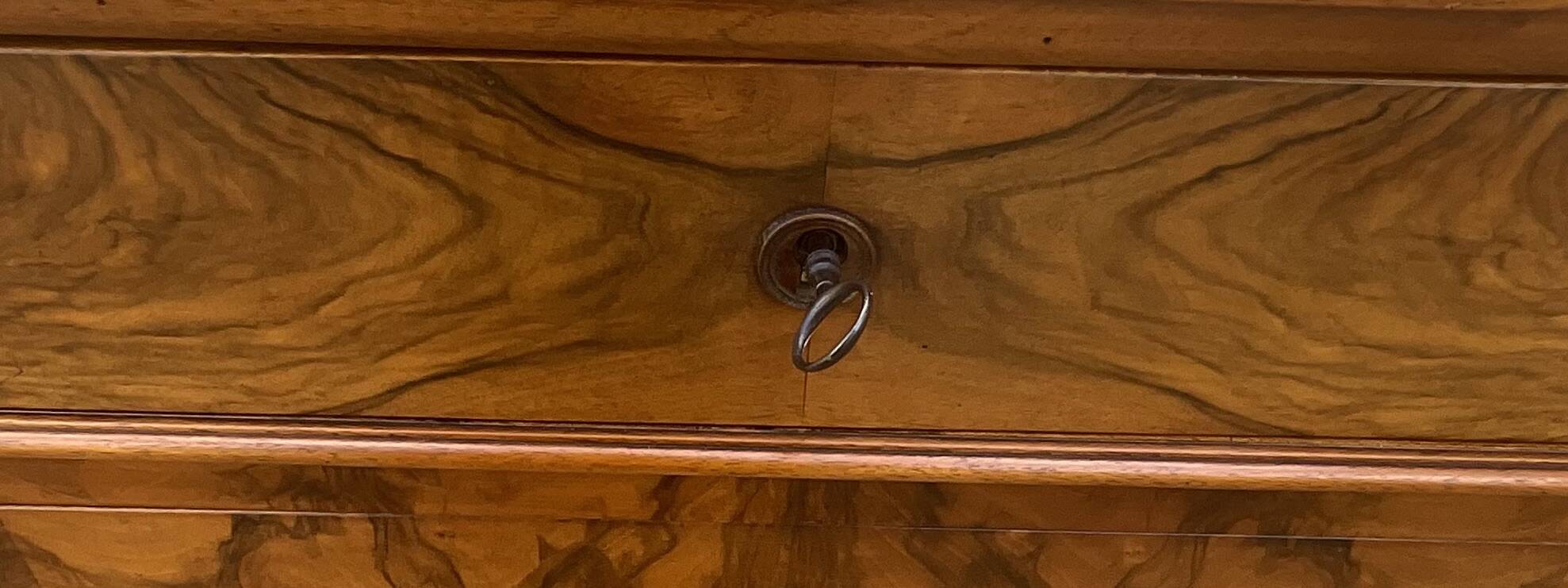 Louis-Philippe chest of drawers in burr walnut – Late 19th century