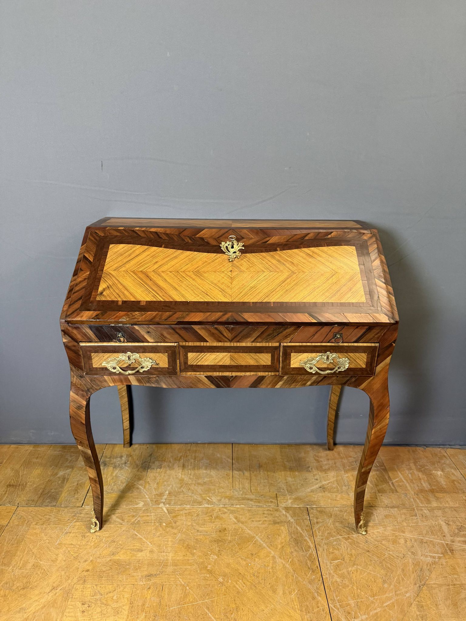 Bureau de pente Louis XV en marqueterie XVIIIème