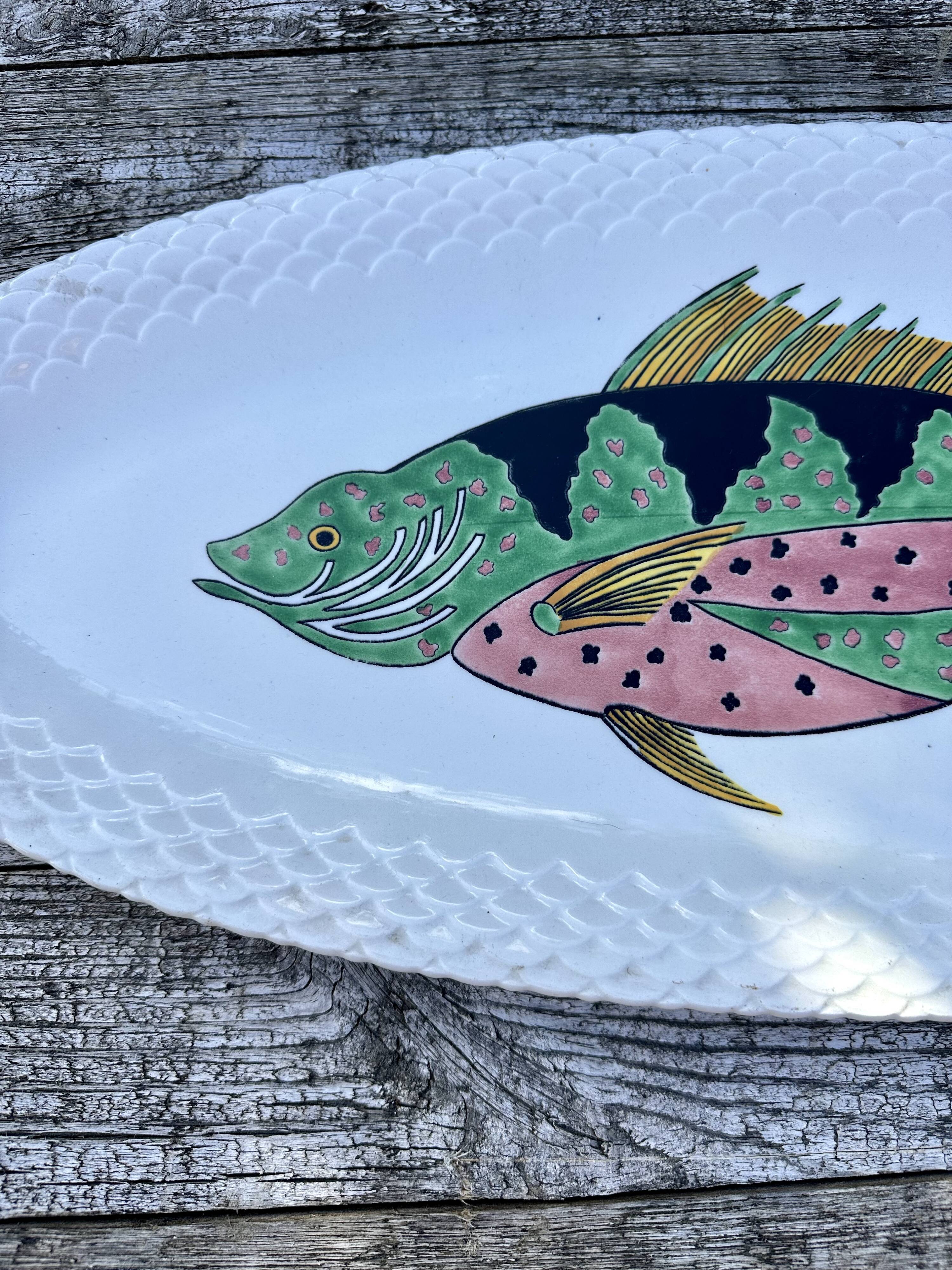 Gien dish with fish decoration model Baie d'Along 50s