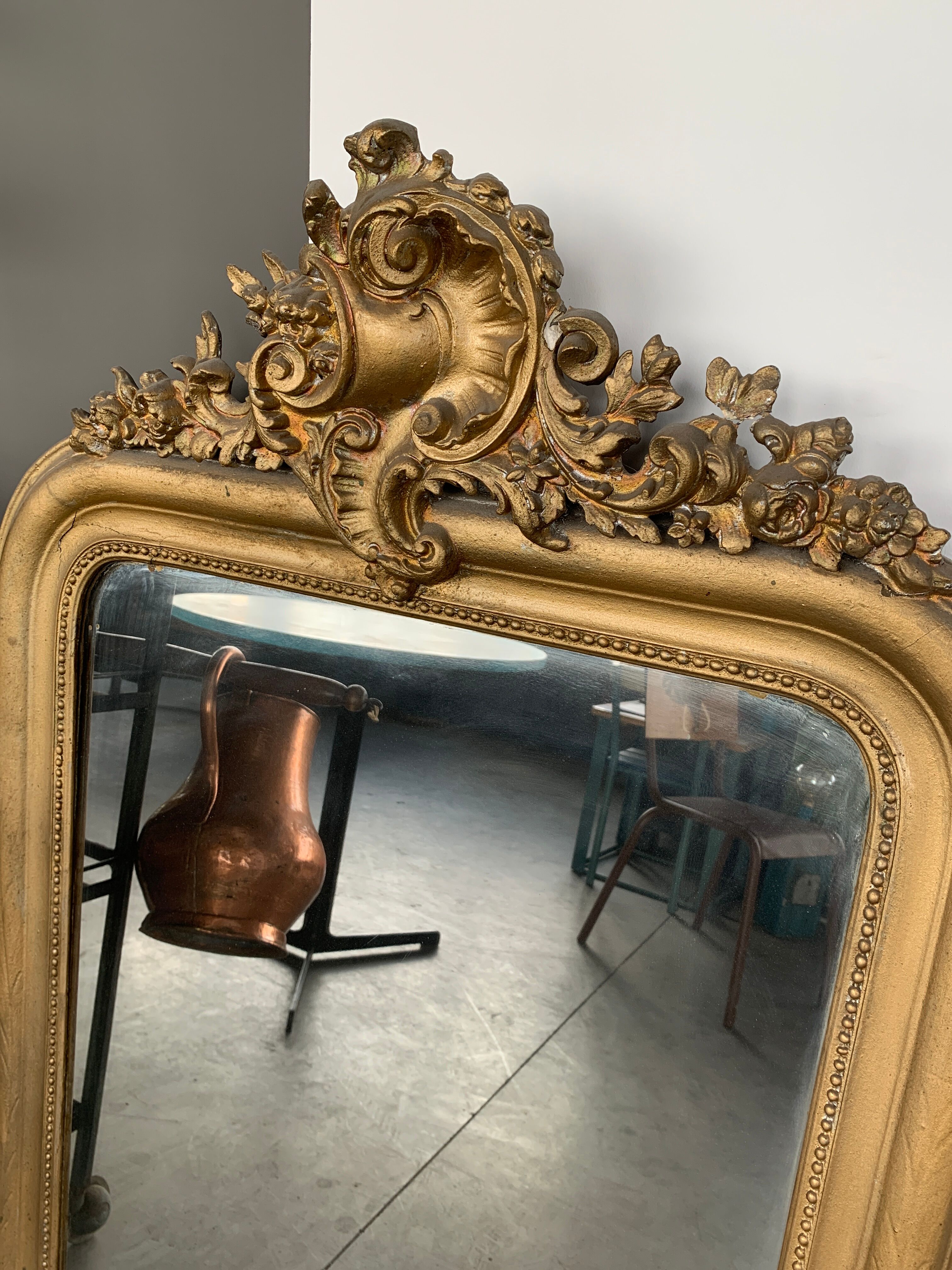 Golden moulding mirror