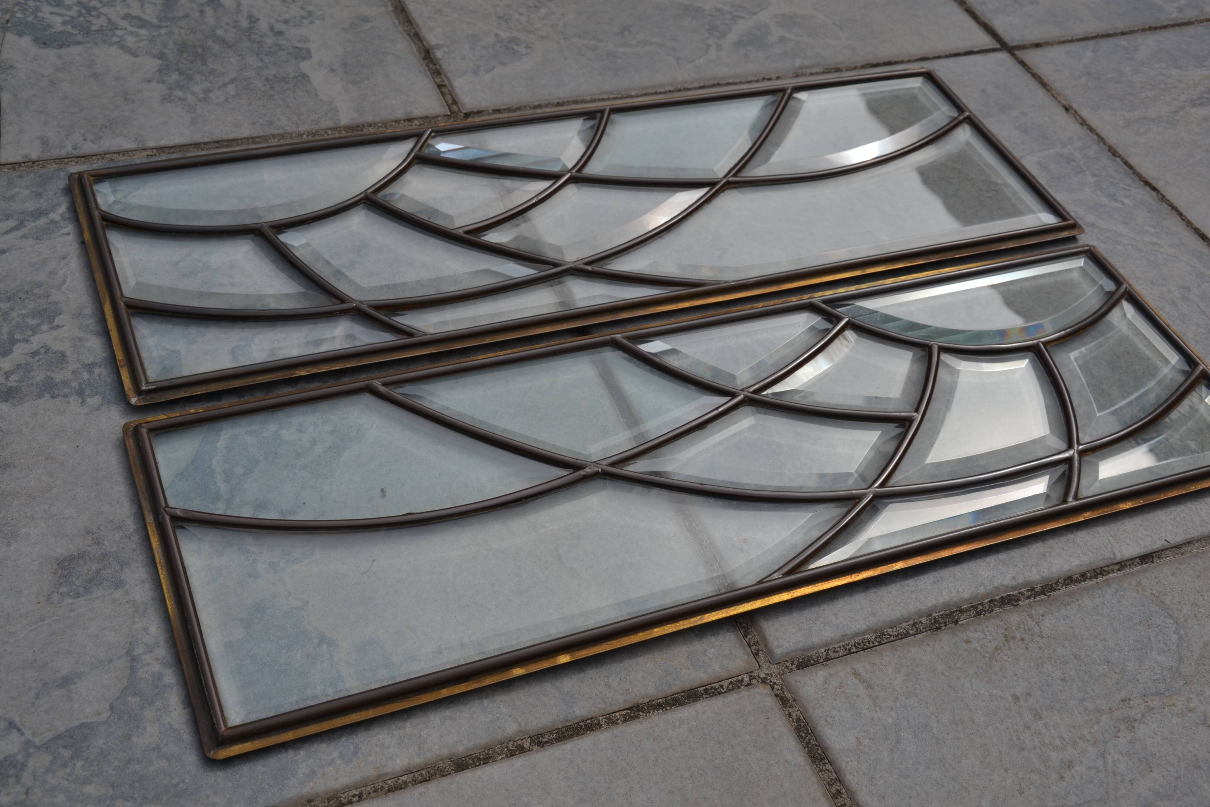 Deux vitraux en verre biseauté et laiton