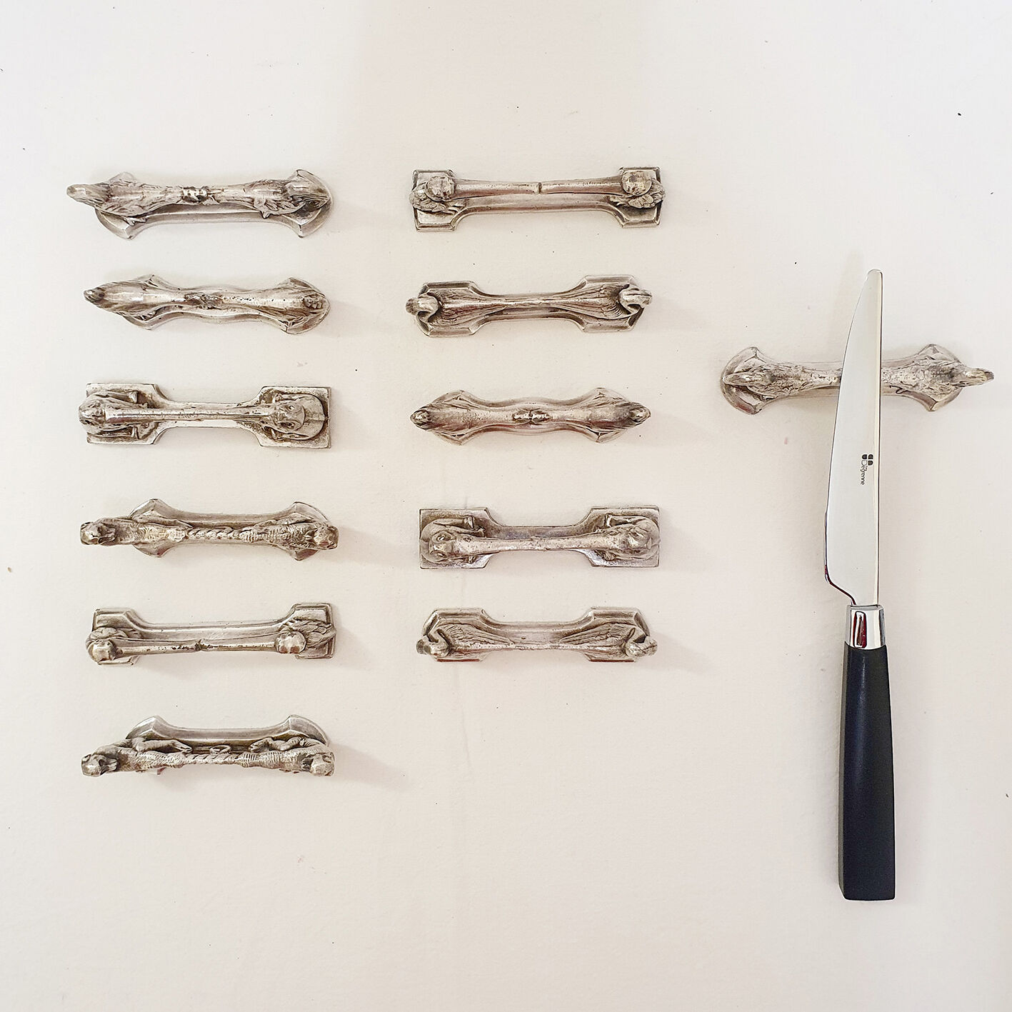 12 zoomorphic knife holders