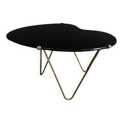Table d'appoint en verre noir en forme de rein des années 1960