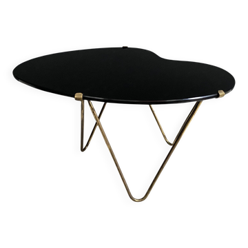 Table d'appoint en verre noir en forme de rein des années 1960