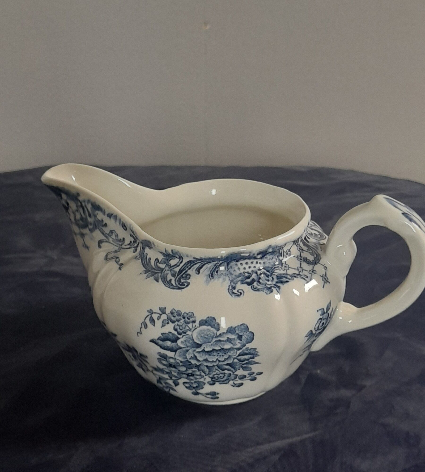 Coffee cup & milk pot, Valéria model by Villeroy & Boch