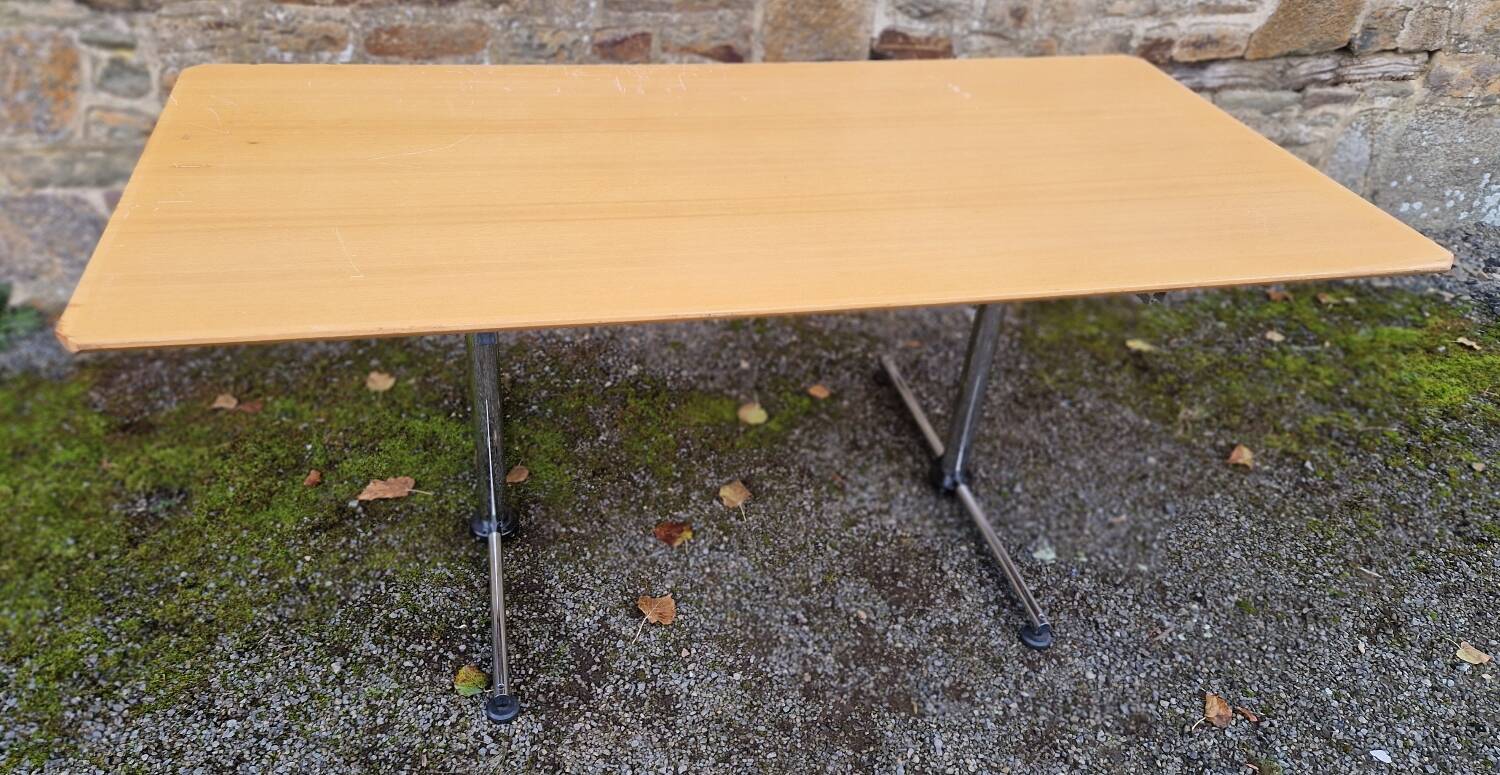 USM Kitos design table