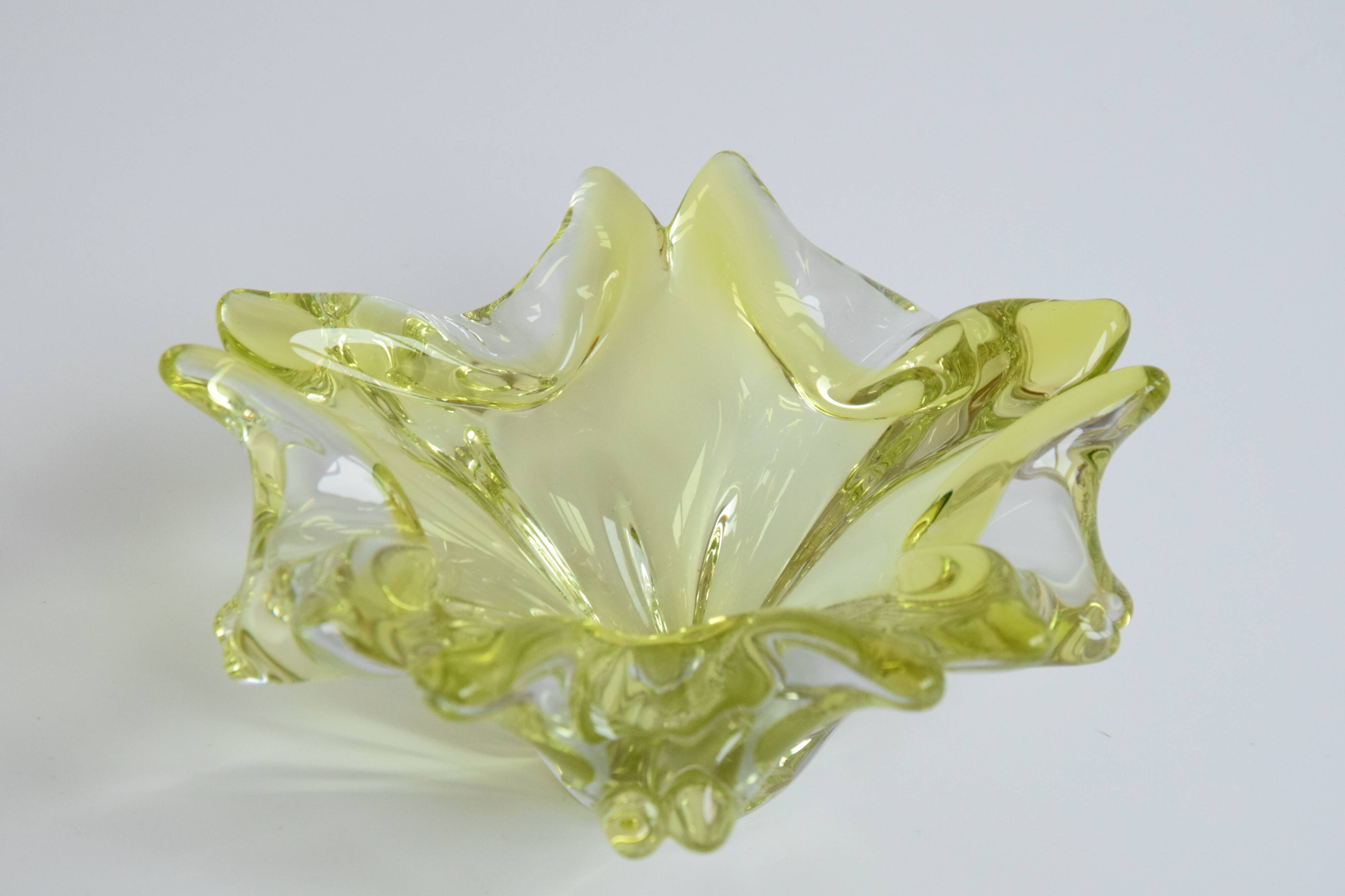 Jaroslav Taraba Art Glass Ashtray Bowl, Lednické Rovné Czechoslovakia