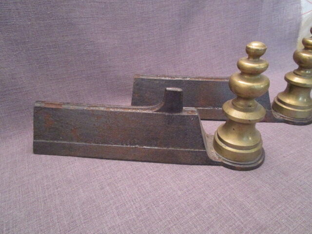 Paire de chenets anciens en fonte et laiton