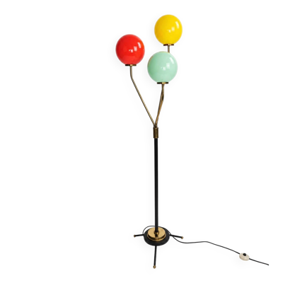 Lampe de sol moderne scandinave avec trois abat-jours en verre opalin soufflé à la main, années 1950.