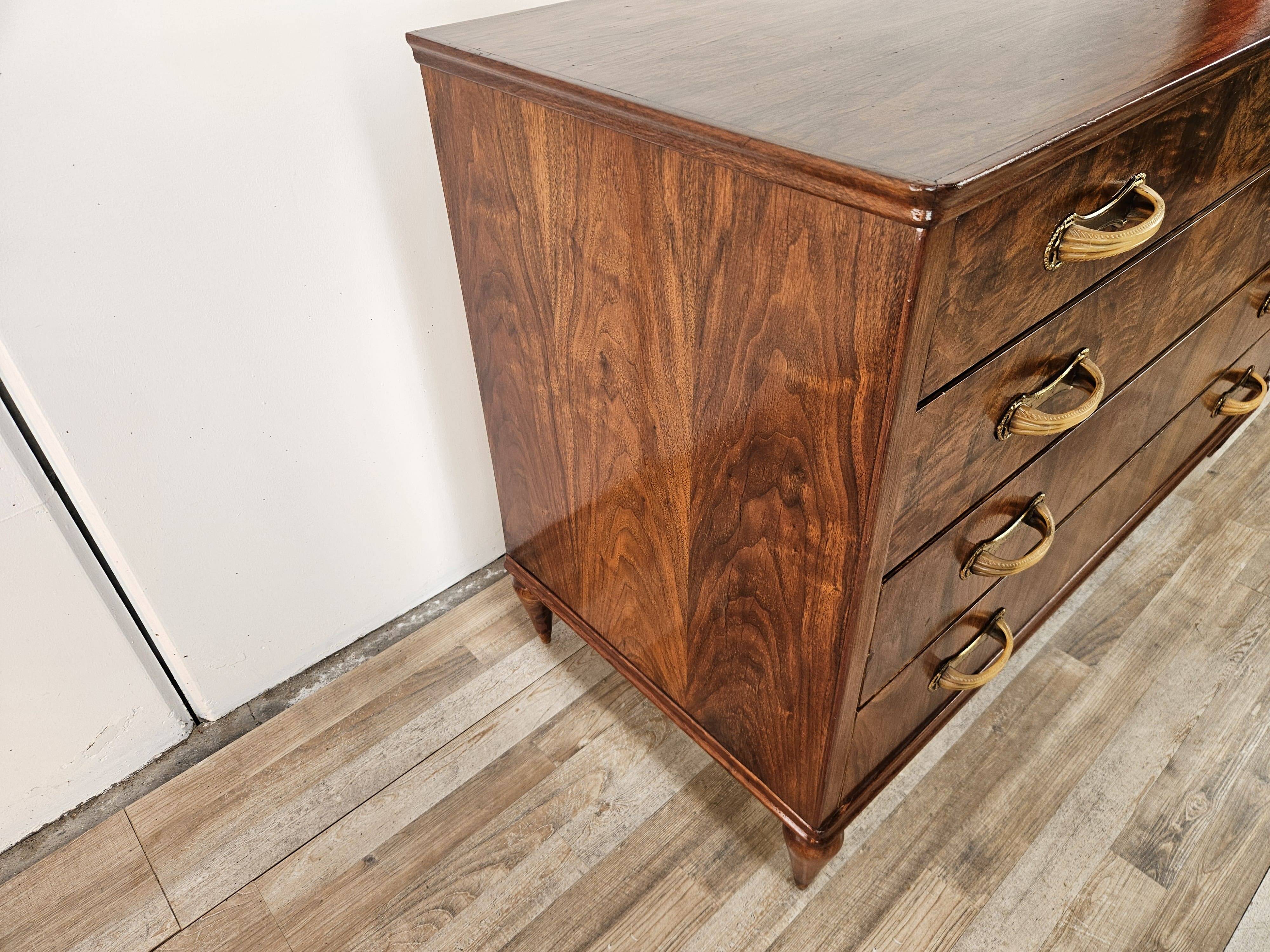 Art Decò chest of drawers in walnut burl with four drawers