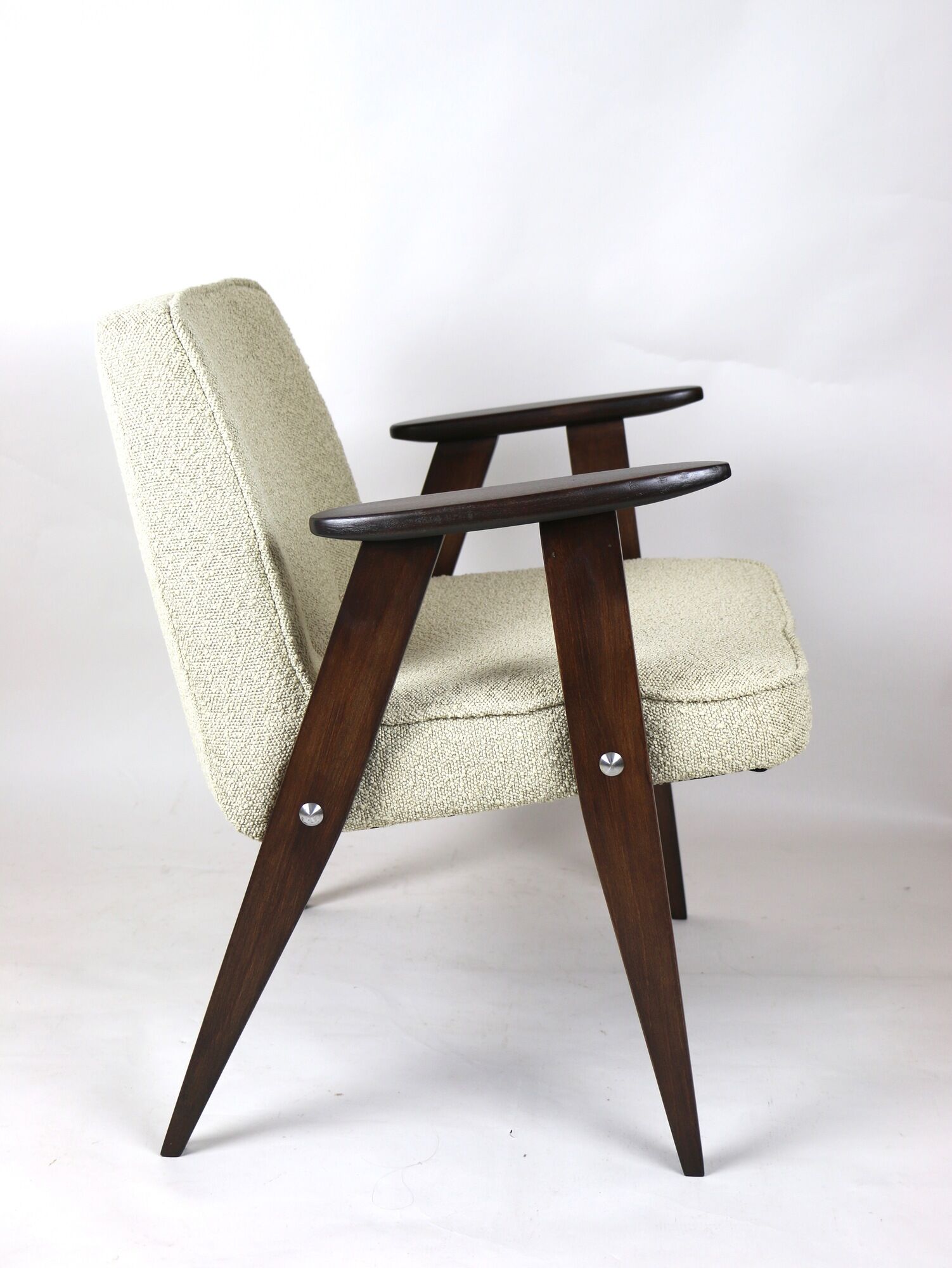 Fauetuil beige 366 de Józef Chierowski en boucle années 1970