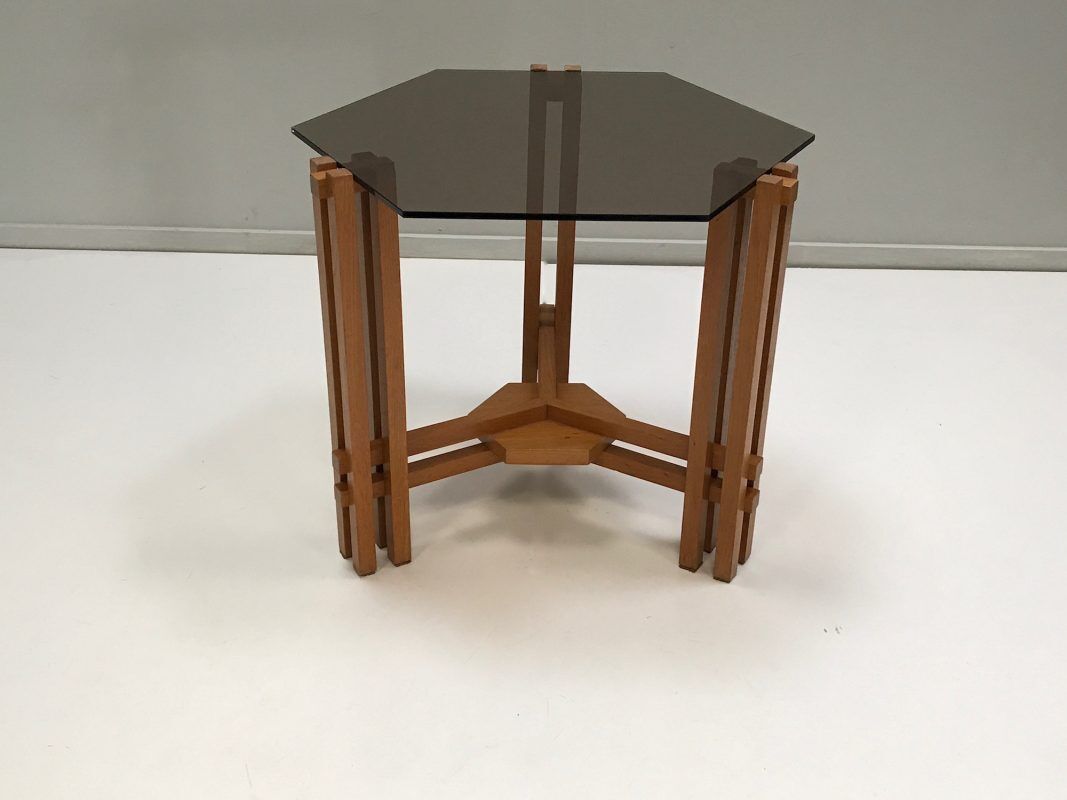 Table d’appoint moderniste néerlandaise en bois et en verre hexagonale des années 1960