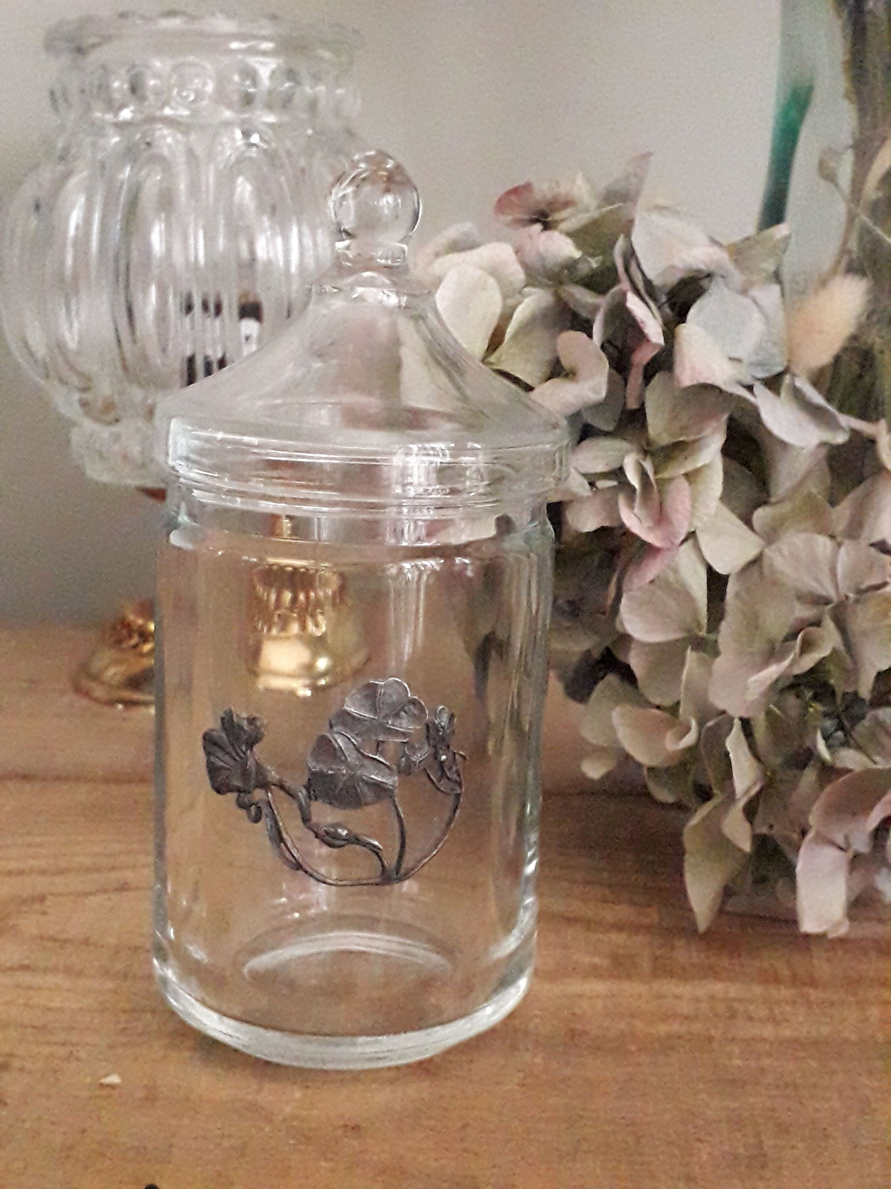 Glass jar