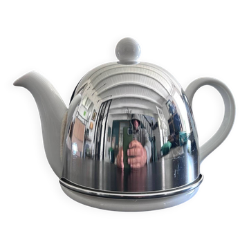 Porcelain insulated teapot
