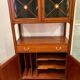 Élégant buffet vitrine de style Directoire en fruitier, début XIXe siècle
