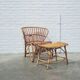 fauteuil et repose-pieds en rotin de l'usine de meubles Jonkers