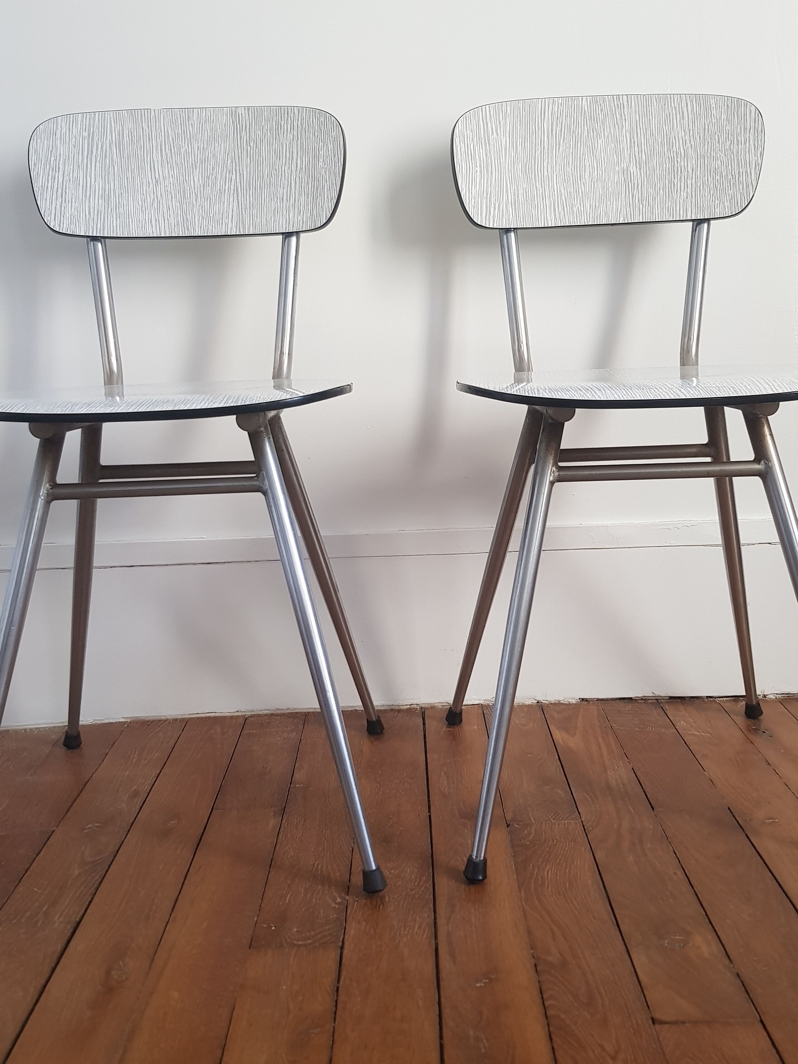 Set of 2 formica chairs