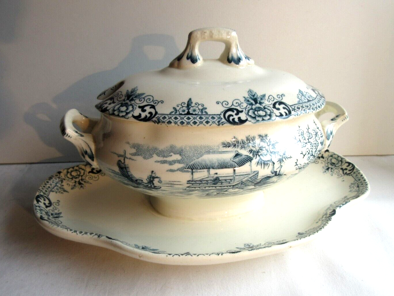 Sauce boat couvert, terre de fer gris-bleu: saïgon, choisy le roi hb & cie.