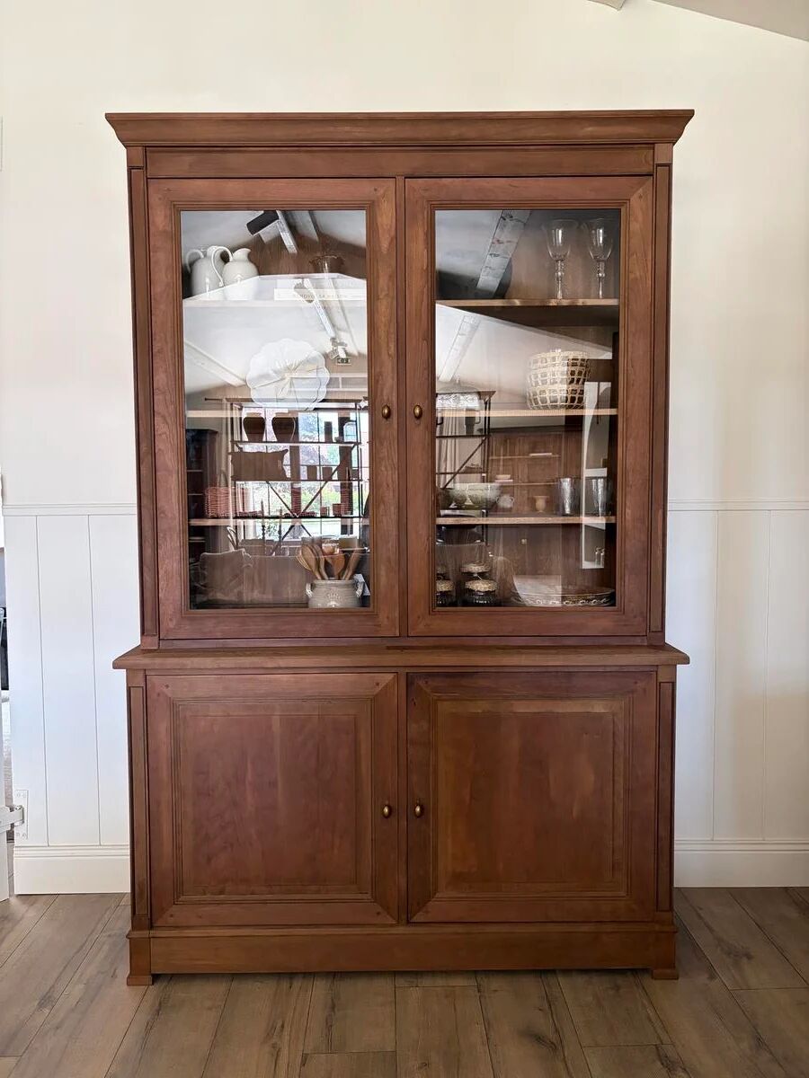 Grand vaisselier en bois foncé