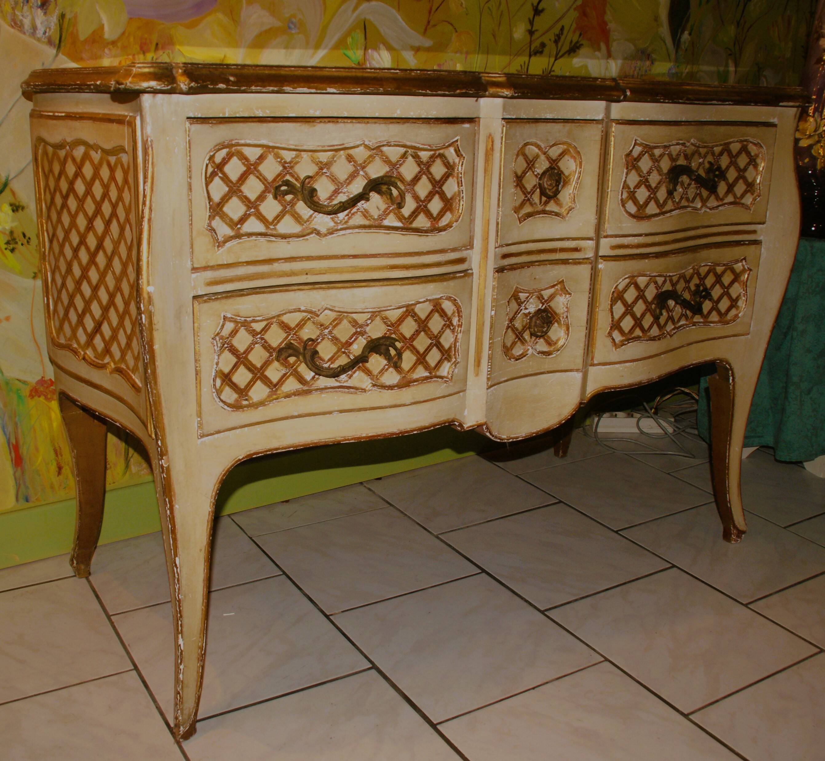 Commode 1900 galbée de style Louis xv