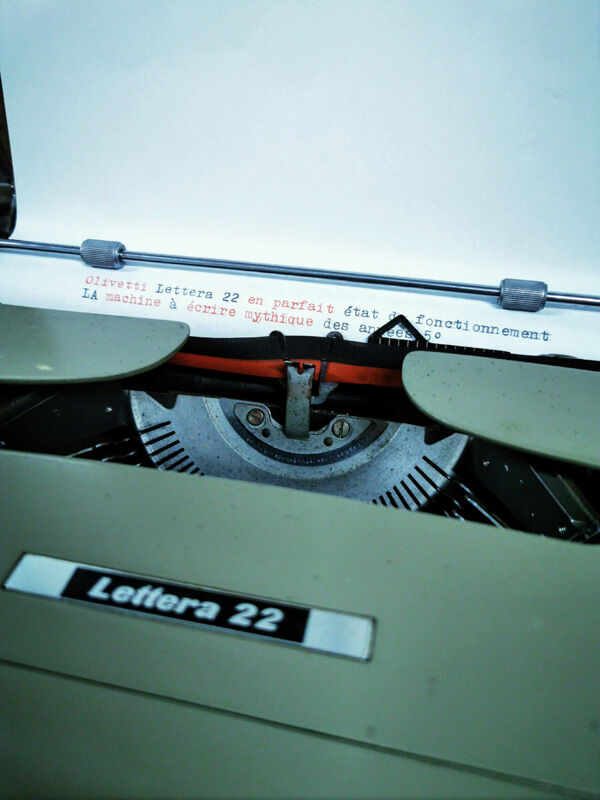 Olivetti Typewriter Lettera 22