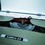 Olivetti Typewriter Lettera 22