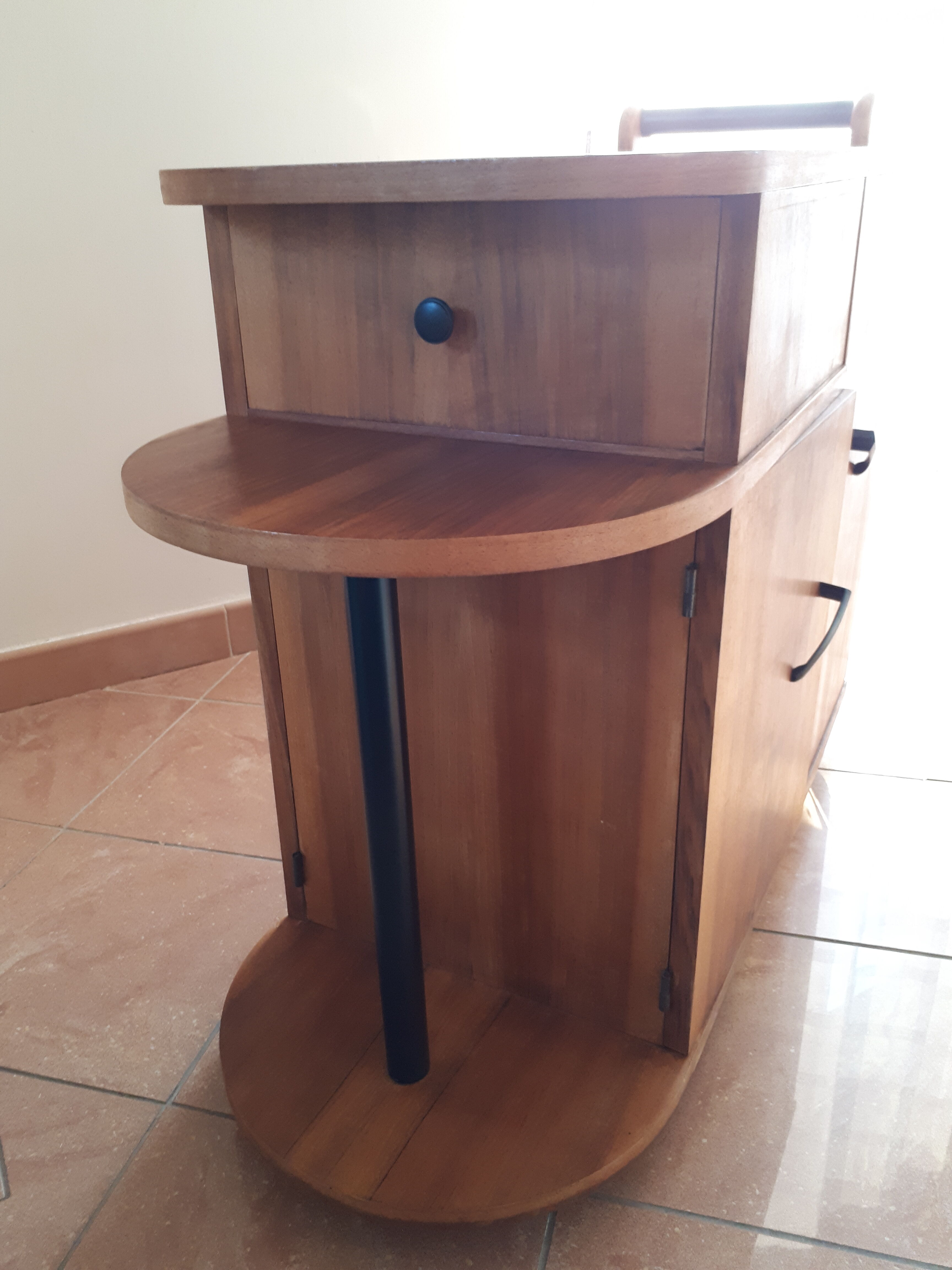 Old bar on wheels years 30- 40