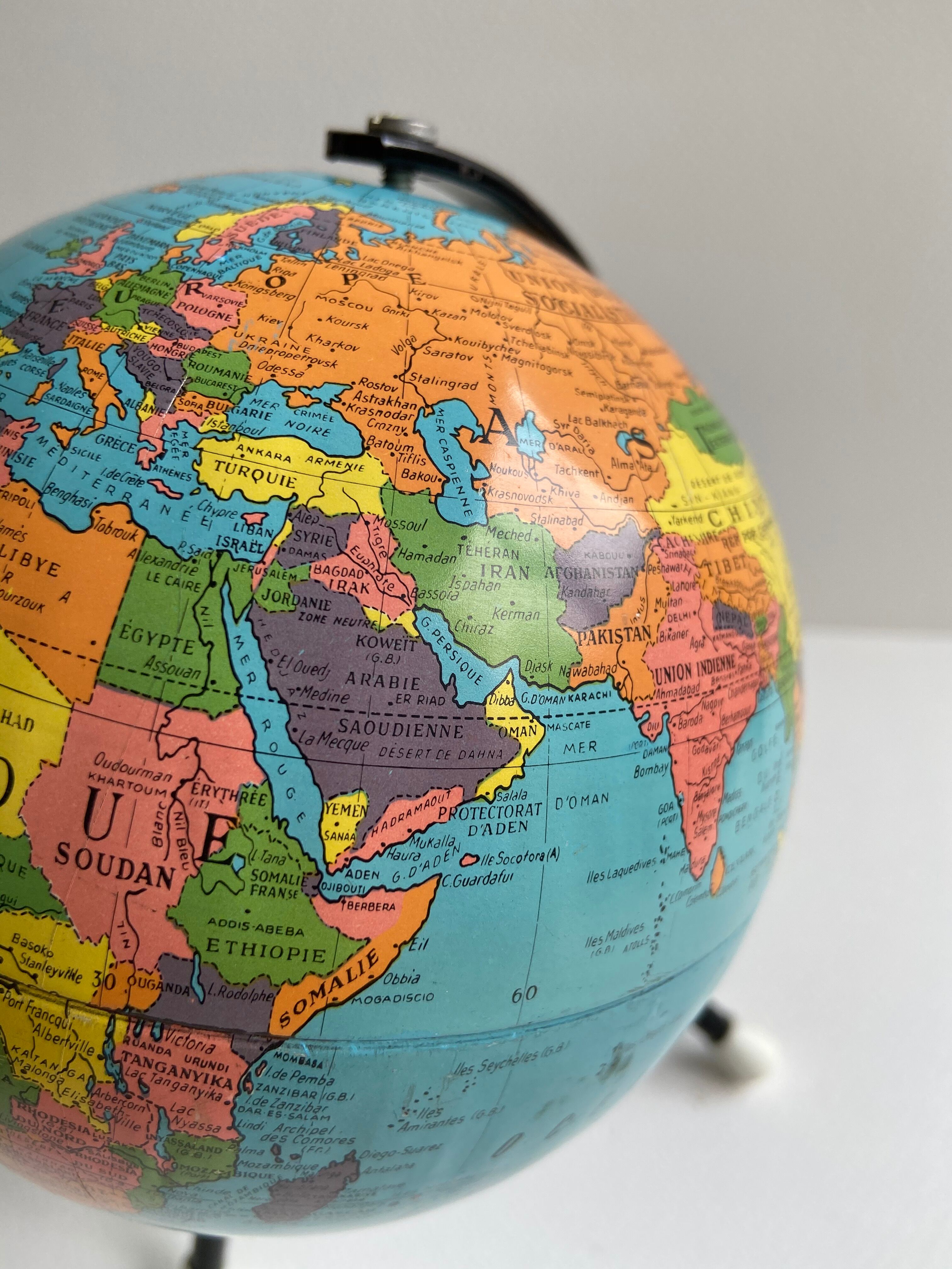 Mappemonde en métal