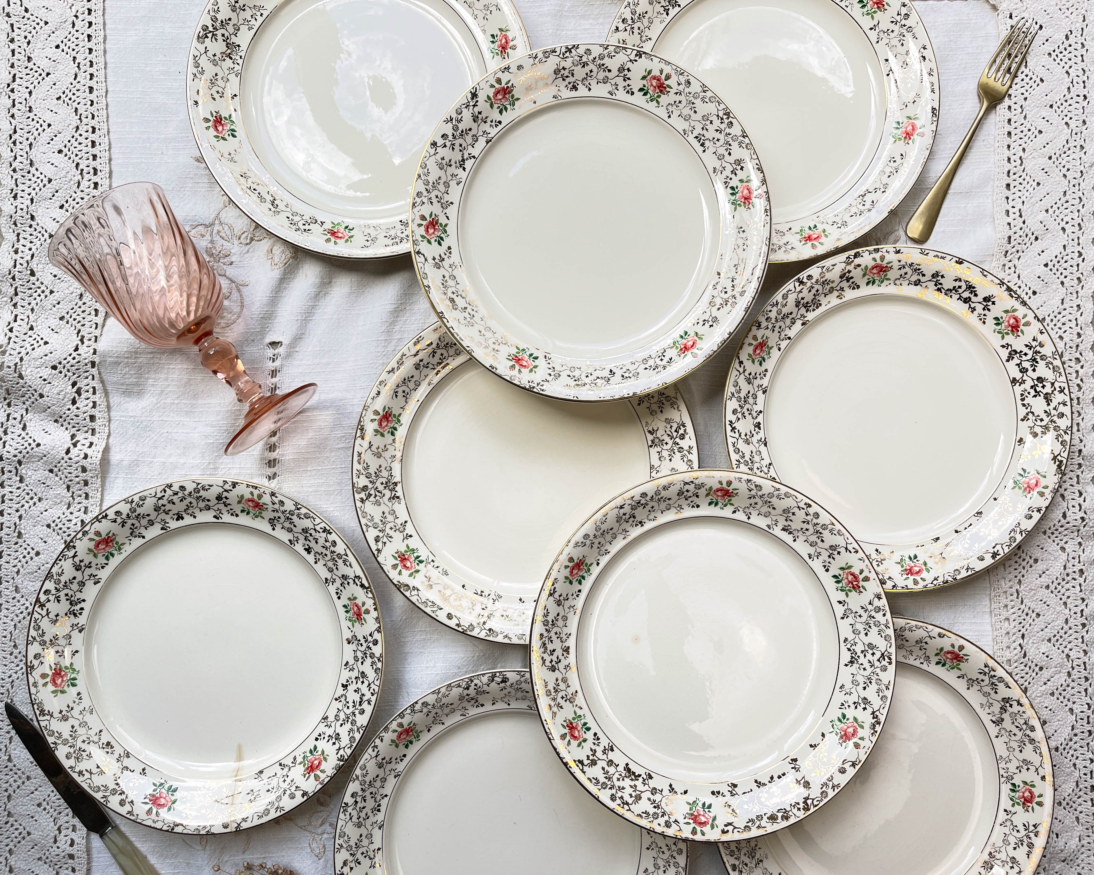 9 Villeroy Boch flat plates in white golden porcelain floral pattern