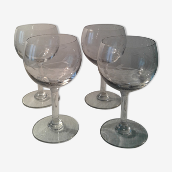 Lot de 4 verres à vin gravés