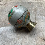 Vase boule en laiton émaillé ancien