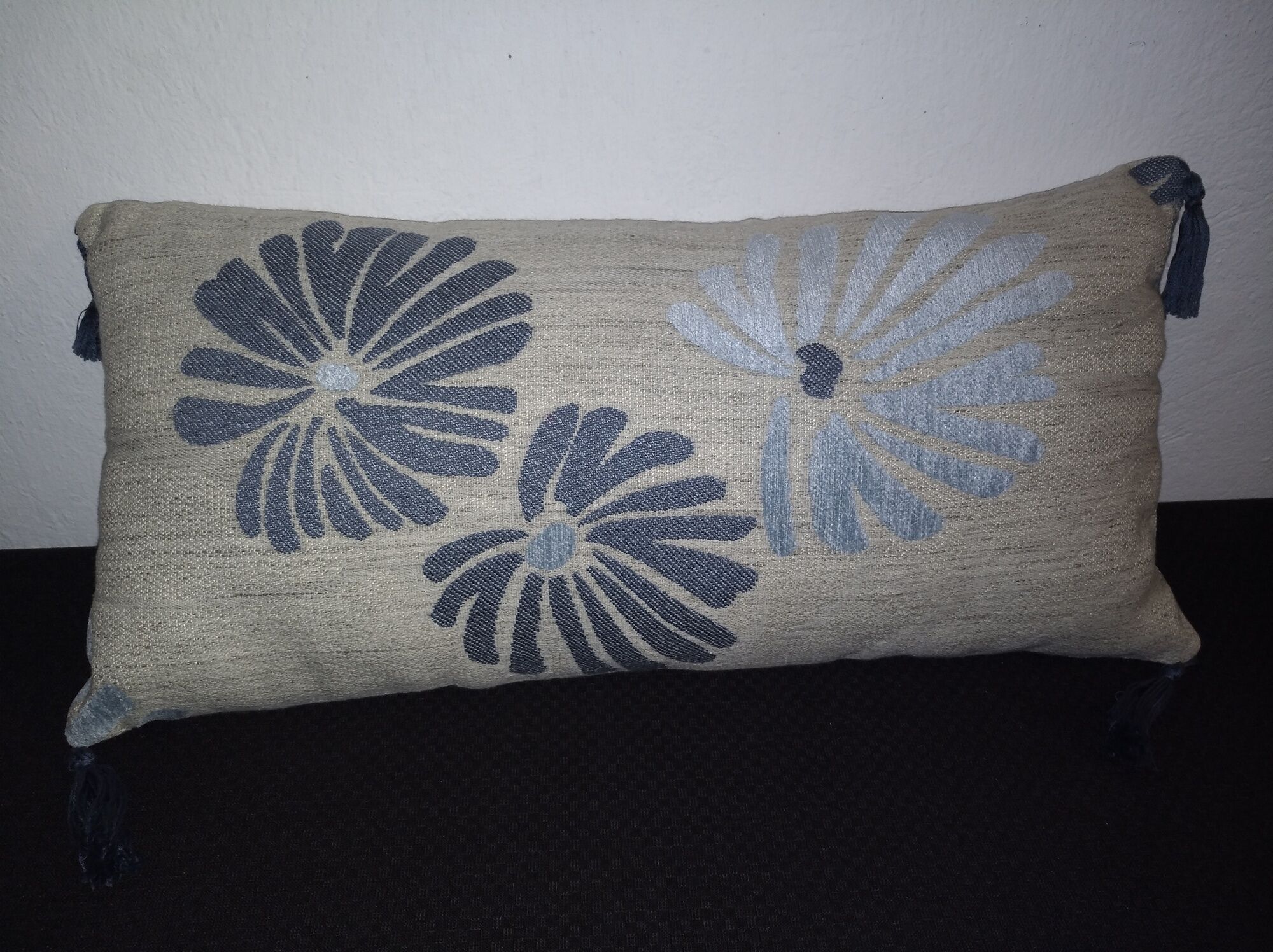 Jane Churchill linen and velvet cushion 50x50