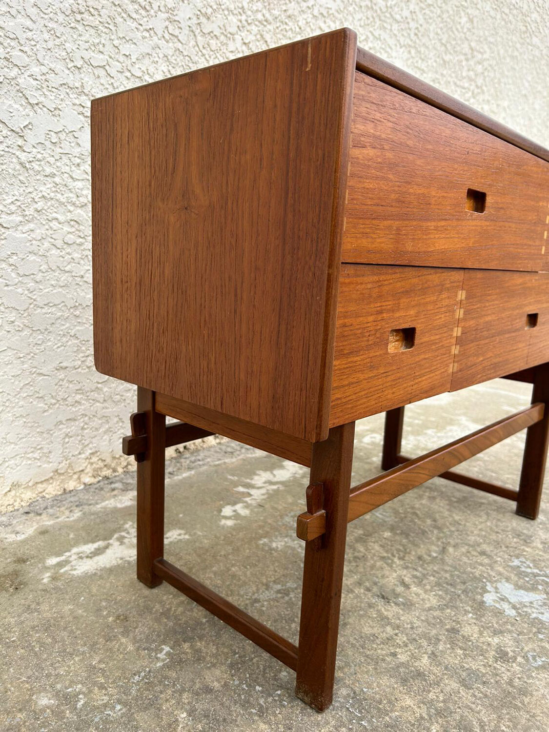 Scandinavian chest of drawers 4 drawers